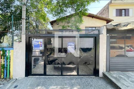 Casa à venda com 150m², 3 quartos e 2 vagas Casa à venda com 150m², 3 quartos e 2 vagasFachada