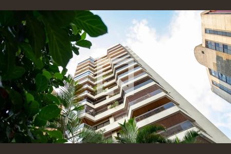 Apartamento à venda com 170m², 3 quartos e 3 vagasFachada