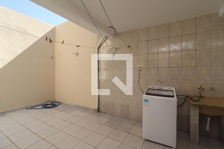 Casa à venda com 110m², 3 quartos e 2 vagasÁrea de Serviço