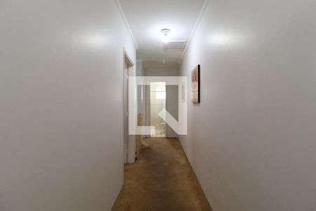 Casa à venda com 110m², 3 quartos e 2 vagasCorredor entre os Quartos