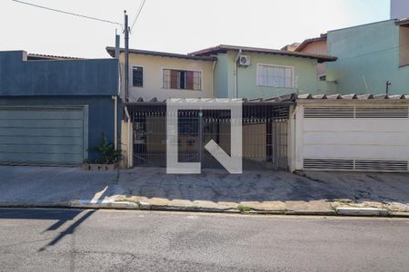 Casa à venda com 110m², 3 quartos e 2 vagasFachada