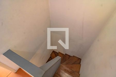 Escada de casa para alugar com 4 quartos, 296m² em Parque Jabaquara, São Paulo