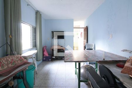 Casa à venda com 196m², 3 quartos e 2 vagasQuarto de Serviço