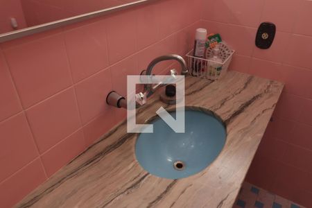 Casa à venda com 186m², 3 quartos e 2 vagasBanheiro