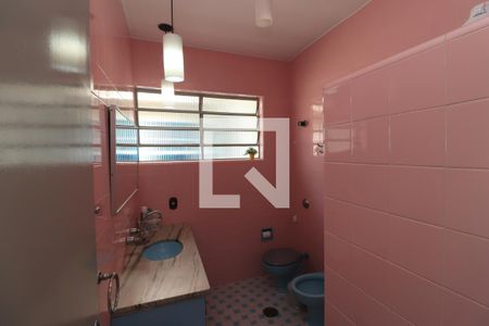 Casa à venda com 186m², 3 quartos e 2 vagasBanheiro