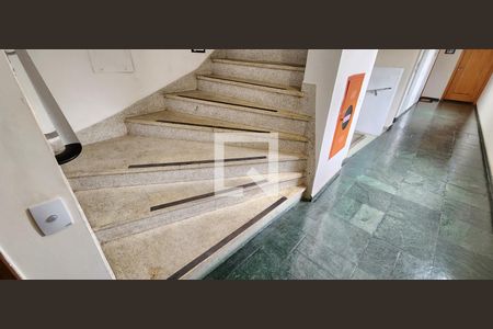 Apartamento para alugar com 62m², 1 quarto e 1 vagaEscada