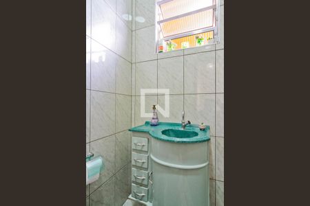 Lavabo de casa para alugar com 5 quartos, 180m² em Jardim Vivan, São Paulo
