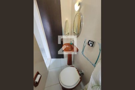 Casa à venda com 300m², 4 quartos e 4 vagasBanheiro do Escritório/Quarto