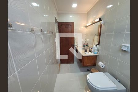 Casa à venda com 300m², 4 quartos e 4 vagasBanheiro Quarto 1 e 2 