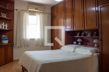 Casa à venda com 300m², 4 quartos e 4 vagasSuíte 