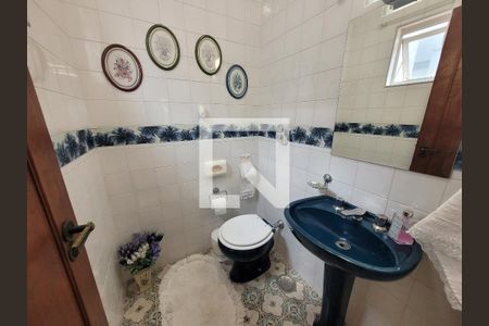 Casa à venda com 300m², 4 quartos e 4 vagasLavabo