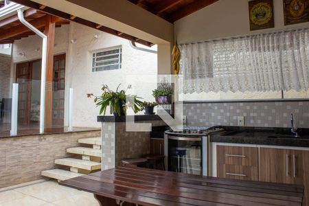 Casa à venda com 300m², 4 quartos e 4 vagasChurrasqueira