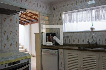 Casa à venda com 300m², 4 quartos e 4 vagasCozinha