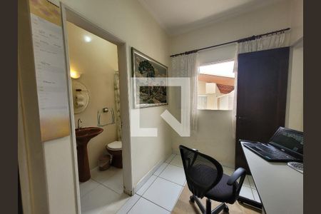 Casa à venda com 300m², 4 quartos e 4 vagasEscritório/Quarto 