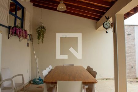 Casa à venda com 300m², 4 quartos e 4 vagasChurrasqueira