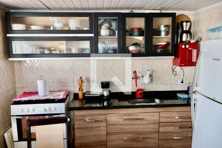 Casa à venda com 120m², 4 quartos e 2 vagas Casa à venda com 120m², 4 quartos e 2 vagasCozinha