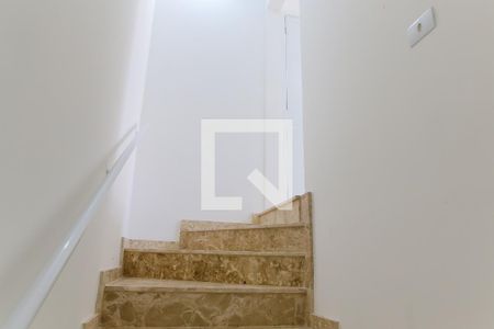 Apartamento à venda com 144m², 2 quartos e 2 vagas Apartamento à venda com 144m², 2 quartos e 2 vagasEscada