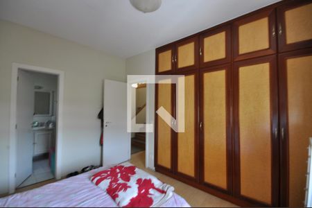 Suíte 1 de casa de condomínio para alugar com 4 quartos, 375m² em Vila Santos, São Paulo