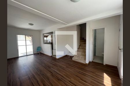 sala de casa de condomínio para alugar com 3 quartos, 120m² em Cabral, Contagem
