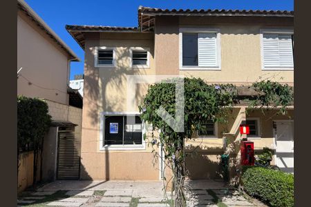 Fachada de casa de condomínio para alugar com 3 quartos, 120m² em Cabral, Contagem