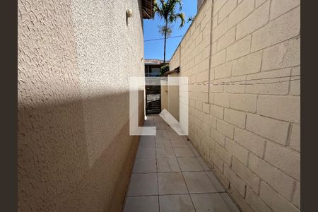 Corredor de casa de condomínio para alugar com 3 quartos, 120m² em Cabral, Contagem