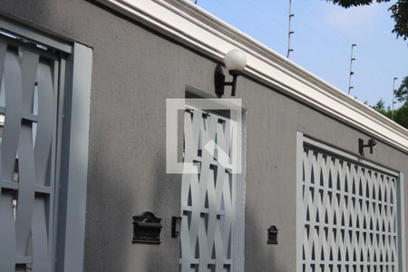 Casa para alugar com 380m², 4 quartos e 5 vagasFachada