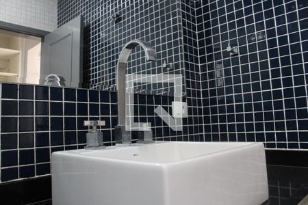 Banheiro do Quarto 1 de casa para alugar com 4 quartos, 380m² em Lapa, São Paulo