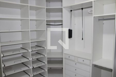 Closet do quarto 2 de casa para alugar com 4 quartos, 380m² em Lapa, São Paulo