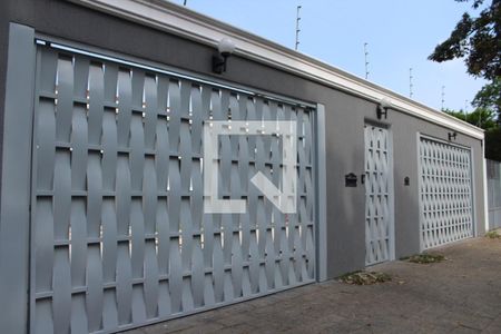 Casa para alugar com 380m², 4 quartos e 5 vagasFachada