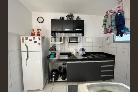 Cozinha de apartamento à venda com 2 quartos, 50m² em Distrito Industrial Doutor Hélio Pentagna Guimarães, Contagem