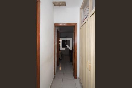 Corredor de casa à venda com 2 quartos, 105m² em Vila Picinin, São Paulo