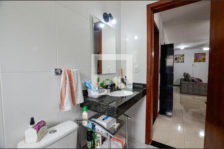 Casa à venda com 214m², 5 quartos e 2 vagas Casa à venda com 214m², 5 quartos e 2 vagasBanheiro