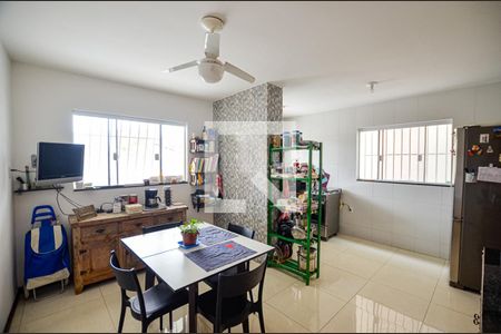 Casa à venda com 214m², 5 quartos e 2 vagas Casa à venda com 214m², 5 quartos e 2 vagasCozinha