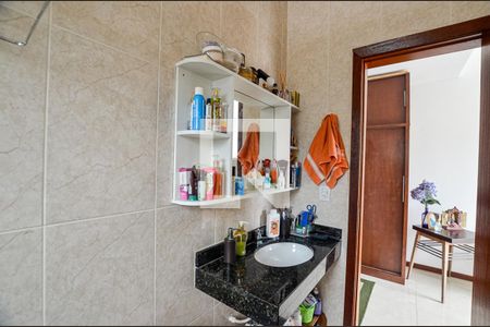 Casa à venda com 214m², 5 quartos e 2 vagas Casa à venda com 214m², 5 quartos e 2 vagasBanheiro