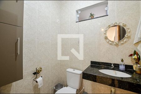 Banheiro de casa à venda com 5 quartos, 214m² em Itaipu, Niterói