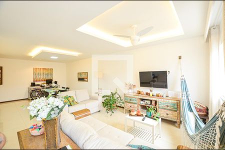 Sala de casa à venda com 5 quartos, 214m² em Itaipu, Niterói