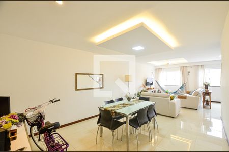 Sala de casa à venda com 5 quartos, 214m² em Itaipu, Niterói