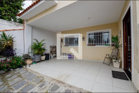 Casa à venda com 214m², 5 quartos e 2 vagas Casa à venda com 214m², 5 quartos e 2 vagasGaragem