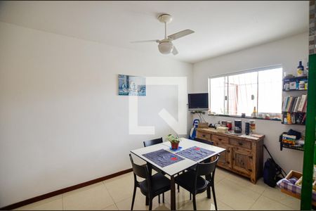 Casa à venda com 214m², 5 quartos e 2 vagas Casa à venda com 214m², 5 quartos e 2 vagasCozinha