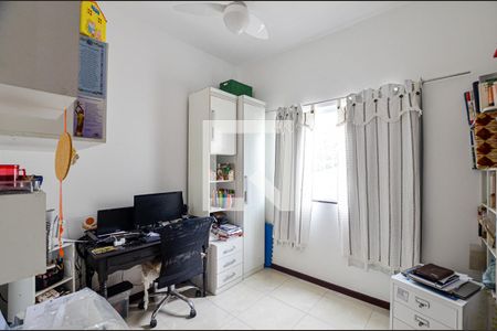 Casa à venda com 214m², 5 quartos e 2 vagas Casa à venda com 214m², 5 quartos e 2 vagasQuarto 3