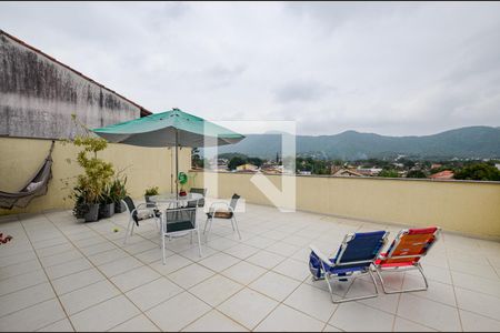 Casa à venda com 214m², 5 quartos e 2 vagas Casa à venda com 214m², 5 quartos e 2 vagas Varanda