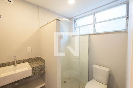 Banheiro de kitnet/studio para alugar com 1 quarto, 29m² em República, São Paulo