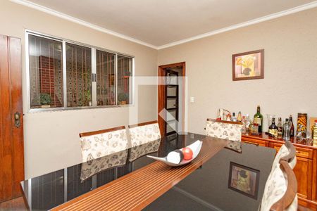 Casa à venda com 194m², 3 quartos e 2 vagas Casa à venda com 194m², 3 quartos e 2 vagasSala de jantar