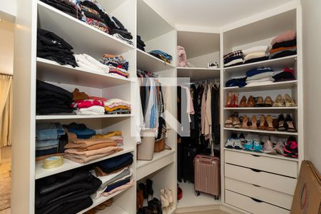 Casa de condomínio para alugar com 160m², 4 quartos e 2 vagas Casa de condomínio para alugar com 160m², 4 quartos e 2 vagasCloset do Quarto 3