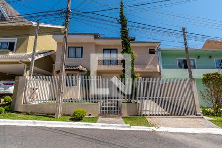 Casa de condomínio para alugar com 160m², 4 quartos e 2 vagas Casa de condomínio para alugar com 160m², 4 quartos e 2 vagasFachada