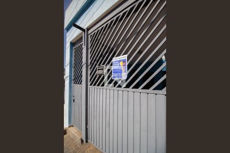 Casa à venda com 189m², 3 quartos e 2 vagasFachada - placa instalada