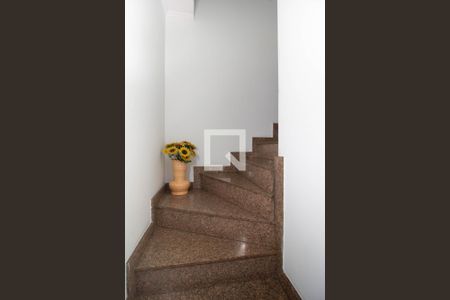 Casa à venda com 189m², 3 quartos e 2 vagasEscada