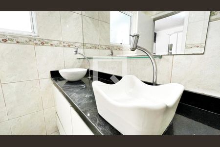Casa à venda com 826m², 5 quartos e 12 vagas Casa à venda com 826m², 5 quartos e 12 vagasBanheiro da Suíte 1