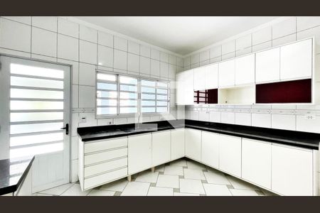 Casa à venda com 826m², 5 quartos e 12 vagas Casa à venda com 826m², 5 quartos e 12 vagasCozinha