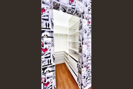 Casa à venda com 826m², 5 quartos e 12 vagas Casa à venda com 826m², 5 quartos e 12 vagasCloset da Suíte 2